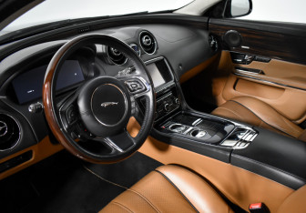 Подержанный автомобиль Jaguar XJ 2011 года (9 фото)