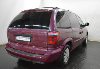 Подержанный автомобиль Chrysler Voyager 2002 года (5 фото)