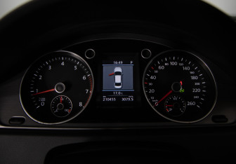 Подержанный автомобиль Volkswagen Passat Sedan 2012 года (13 фото)