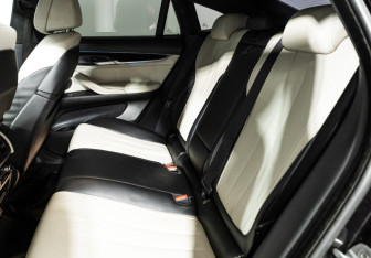 Подержанный автомобиль BMW X6 2016 года (19 фото)