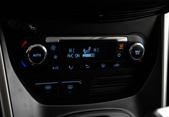 Подержанный автомобиль Ford Kuga 2016 года (16 фото)