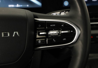 Подержанный автомобиль Omoda C5 2023 года (13 фото)