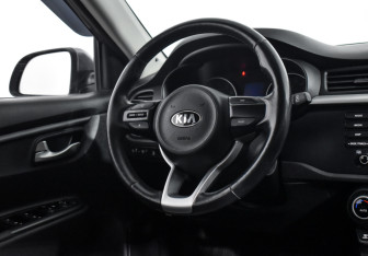 Подержанный автомобиль Kia Rio Hatchback 2018 года (14 фото)