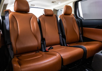 Подержанный автомобиль Kia Carnival 2021 года (26 фото)