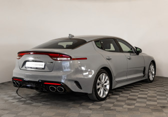Подержанный автомобиль Kia Stinger 2021 года (5 фото)