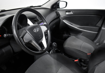 Подержанный автомобиль Hyundai Solaris Hatchback 2012 года (9 фото)