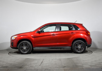 Подержанный автомобиль Mitsubishi ASX 2013 года (8 фото)