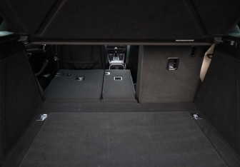 Подержанный автомобиль Porsche Macan 2023 года (18 фото)