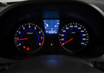 Подержанный автомобиль Hyundai Solaris Sedan 2012 года (18 фото)