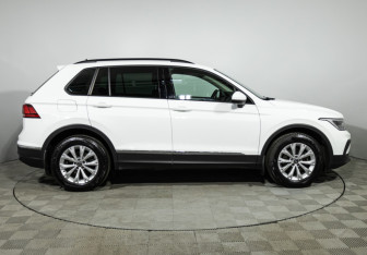 Подержанный автомобиль Volkswagen Tiguan 2022 года (4 фото)