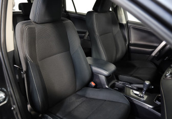 Подержанный автомобиль Toyota RAV4 2015 года (20 фото)