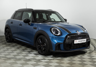 Подержанный автомобиль MINI Hatch 2021 года (3 фото)