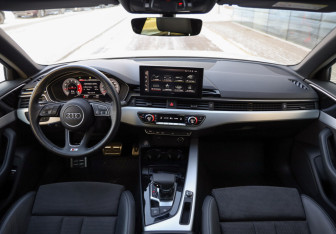 Подержанный автомобиль Audi A4 Sedan 2020 года (10 фото)