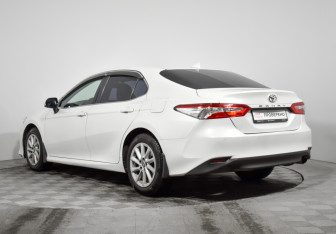 Подержанный автомобиль Toyota Camry Sedan 2022 года (7 фото)