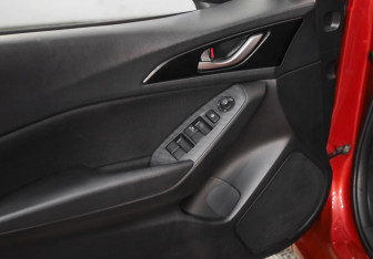 Подержанный автомобиль Mazda 3 Sedan 2014 года (18 фото)