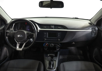 Подержанный автомобиль Kia Rio Sedan 2020 года (9 фото)