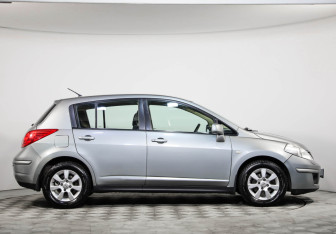 Подержанный автомобиль Nissan Tiida Hatchback 2008 года (4 фото)