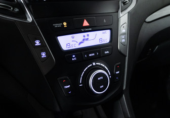Подержанный автомобиль Hyundai Santa Fe 2014 года (16 фото)