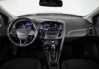 Подержанный автомобиль Ford Focus Sedan 2017 года (10 фото)