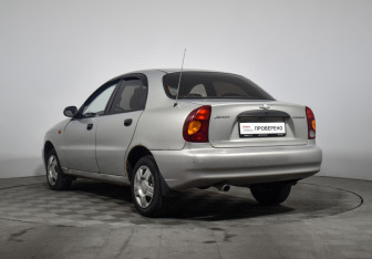 Подержанный автомобиль Chevrolet Lanos 2007 года (7 фото)