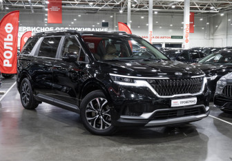 Подержанный автомобиль Kia Carnival 2021 года (6 фото)