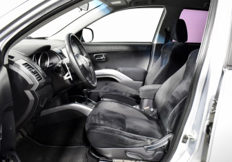 Подержанный автомобиль Mitsubishi Outlander 2010 года (10 фото)