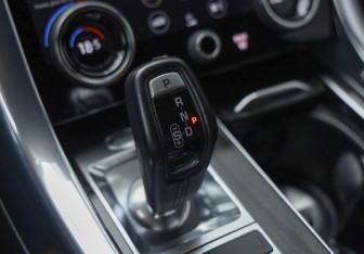 Подержанный автомобиль Land Rover Range Rover Sport 2021 года (28 фото)