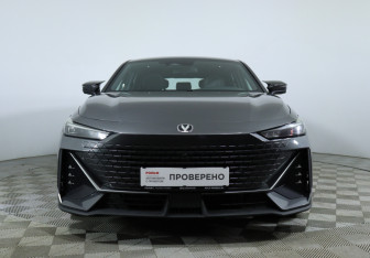 Подержанный автомобиль Changan UNI-V 2023 года (2 фото)