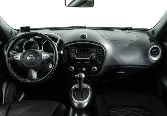 Подержанный автомобиль Nissan Juke 2017 года (13 фото)