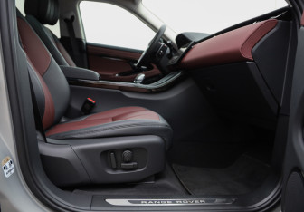 Подержанный автомобиль Land Rover Range Rover Evoque 2024 года (30 фото)