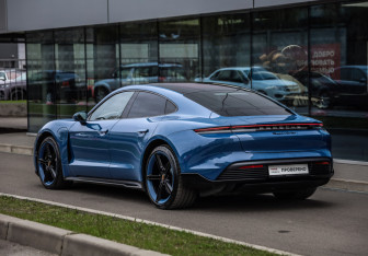 Подержанный автомобиль Porsche Taycan 2020 года (9 фото)