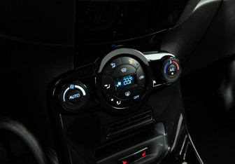 Подержанный автомобиль Ford Fiesta Hatchback 2015 года (16 фото)