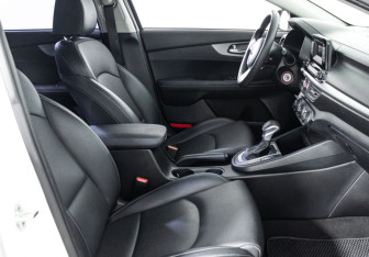 Подержанный автомобиль Kia K3 Sedan 2020 года (21 фото)