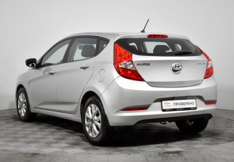 Подержанный автомобиль Hyundai Solaris Hatchback 2015 года (7 фото)