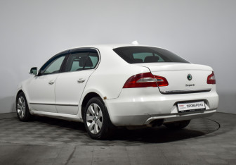 Подержанный автомобиль Skoda Superb Liftback 2011 года (7 фото)