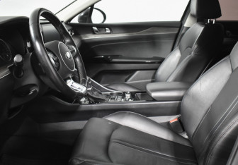 Подержанный автомобиль Kia K5 2021 года (10 фото)