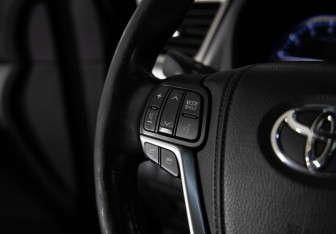 Подержанный автомобиль Toyota Highlander 2014 года (22 фото)