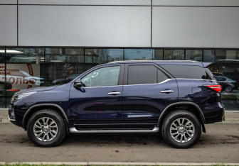 Подержанный автомобиль Toyota Fortuner 2020 года (8 фото)