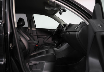 Подержанный автомобиль Volkswagen Tiguan 2010 года (22 фото)