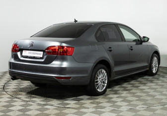 Подержанный автомобиль Volkswagen Jetta Sedan 2012 года (5 фото)