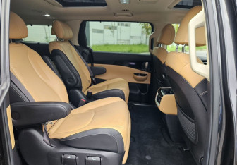 Подержанный автомобиль Kia Carnival 2020 года (11 фото)