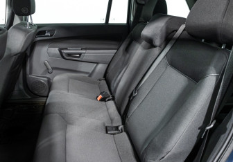 Подержанный автомобиль Opel Zafira Compactvan 2010 года (10 фото)