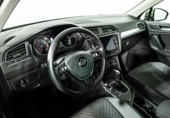 Подержанный автомобиль Volkswagen Tiguan 2017 года (11 фото)
