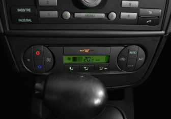 Подержанный автомобиль Ford Fiesta Hatchback 2007 года (15 фото)