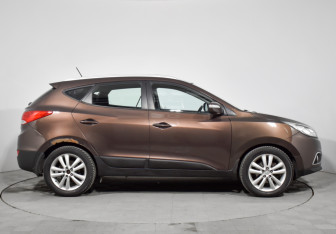 Подержанный автомобиль Hyundai ix35 2010 года (4 фото)