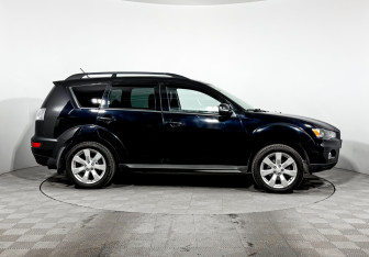 Подержанный автомобиль Mitsubishi Outlander 2012 года (4 фото)