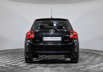 Подержанный автомобиль Toyota Auris Hatchback 2007 года (6 фото)