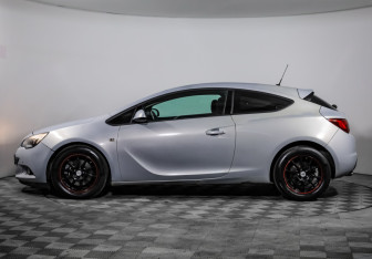 Подержанный автомобиль Opel Astra Hatchback 2012 года (8 фото)