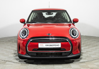Подержанный автомобиль MINI Hatch 2021 года (2 фото)