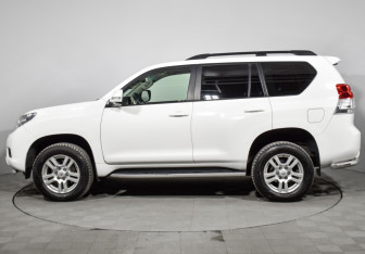 Подержанный автомобиль Toyota Land Cruiser Prado 2010 года (8 фото)